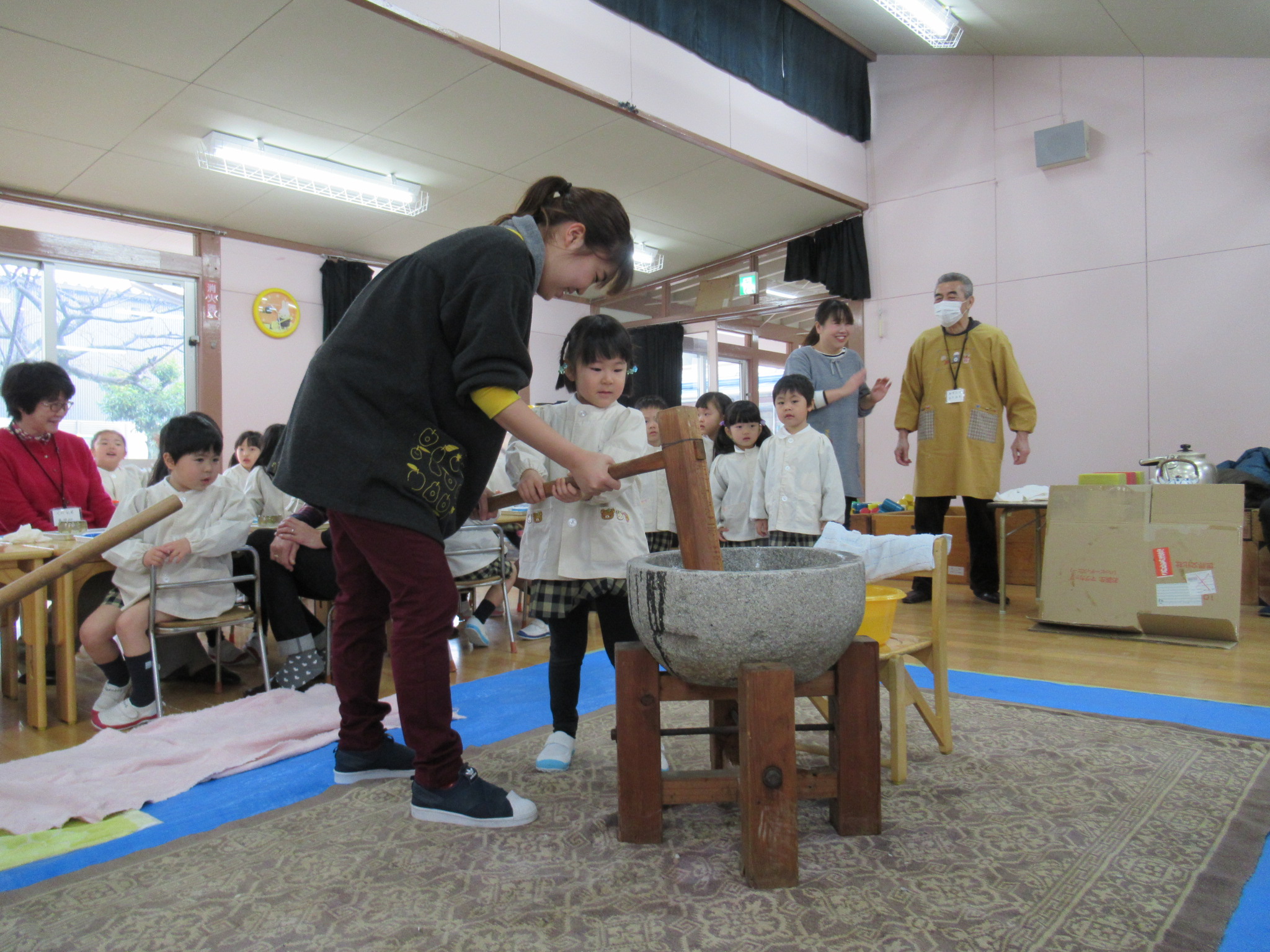 世代間交流お餅つきまたは冬のおたのしみ会