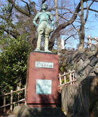 ����`�e��