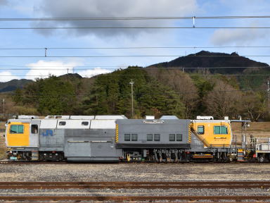 写真10 マルチプルタイタンパー MTT-1513と旗山、柘植駅にて 写真10 マルチプルタイタンパー MTT-1513と旗山、柘植駅にて