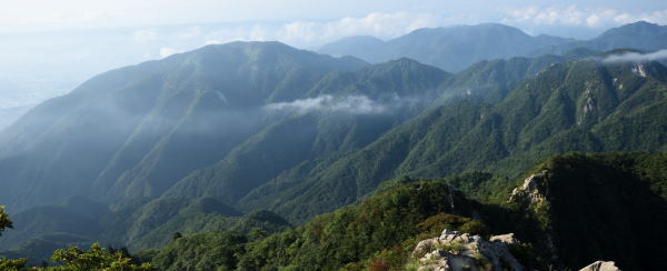 写真4 鎌ヶ岳から入道ヶ岳方面 写真4 鎌ヶ岳から入道ヶ岳方面