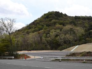 写真1 菰野富士と駐車場 写真1 菰野富士と駐車場