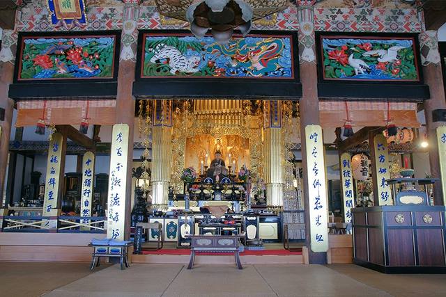 本堂内陣