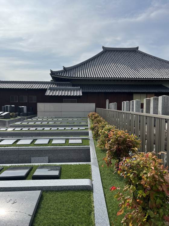 整然と並ぶ芝生墓所
