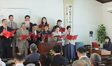 2015年秋のカンファレンスの賛美の様子