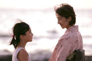 メインカット、香川京子さんと坂野真理ちゃんが向かい合っている写真