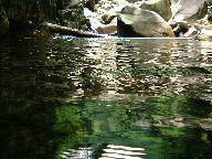 䕣