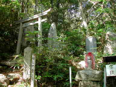 写真1 登山口 石鳥居 写真1