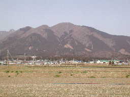 写真1 水沢本町付近から雲母峰 写真1