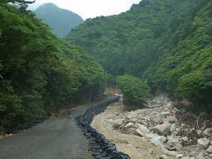 写真2 仮設道路 写真2