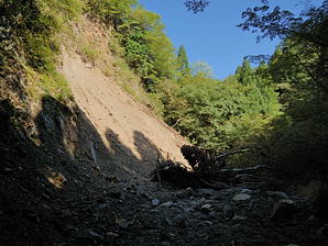 写真5 黒谷に近い左岸側の崩壊 写真5