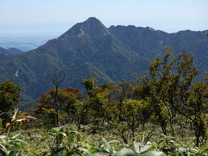 写真10 郡界尾根から鎌ヶ岳 写真10