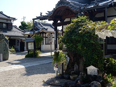 写真11 本堂・御嶽山霊石 写真11