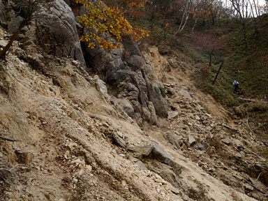 写真12 鎌ヶ岳山頂西側の巻き道 写真12