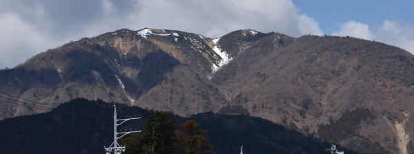 写真1 大久保付近から見た入道ヶ岳 写真1 大久保付近から見た入道ヶ岳