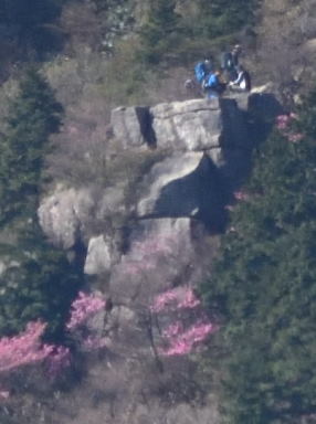 写真2 中道テラスの登山者 写真2 中道テラスの登山者