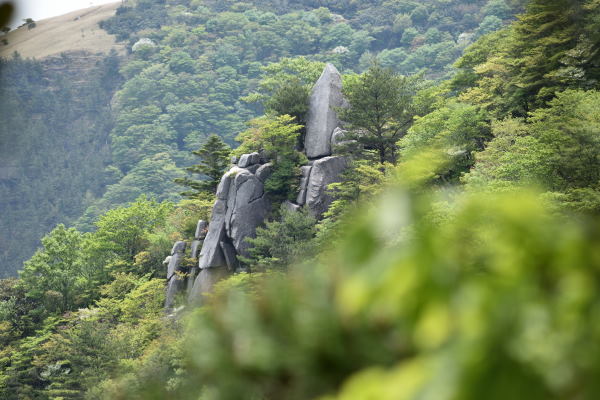 写真2 仏岩(APS-C、200mm) 写真2 仏岩