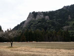写真2 羽黒山の大岩 写真2 羽黒山の大岩