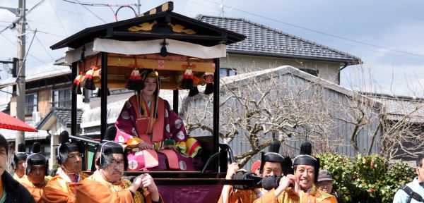 写真7 あいの土山斎王群行 写真7 あいの土山斎王群行