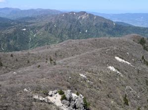 写真6 国見岳北面と釈迦ヶ岳 写真6 国見岳北面と釈迦ヶ岳