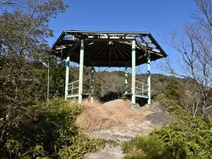 写真8 一本松遊歩道の東屋 写真8 一本松遊歩道の東屋