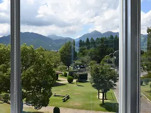 写真4 菰野町図書館・交流ラウンジから 写真4 菰野町図書館・交流ラウンジから