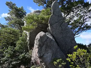写真1 ウス岩・キネ岩 写真1 ウス岩・キネ岩