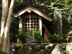写真13 女鬼峠・如意輪観音堂・六字名号 写真13 女鬼峠・如意輪観音堂・六字名号