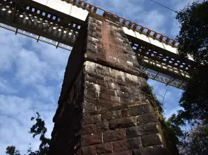 写真4 板屋川橋梁 写真4 板屋川橋梁